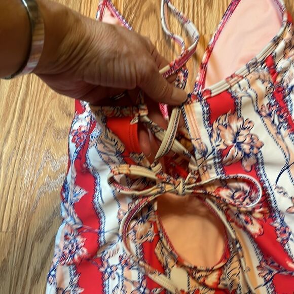 Strappy One-Piece Floral Swimsuit   - Picture 8 of 9